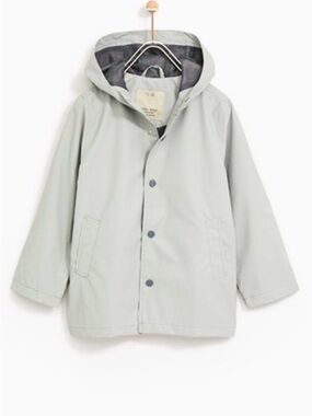 Pre-Owned Zara Kids Rain Jacket, Size 7 – Light Grey, Compact Travel-Friendly
